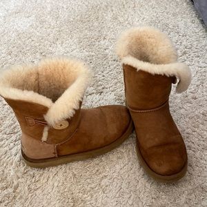 Bailey Button chestnut Uggs
